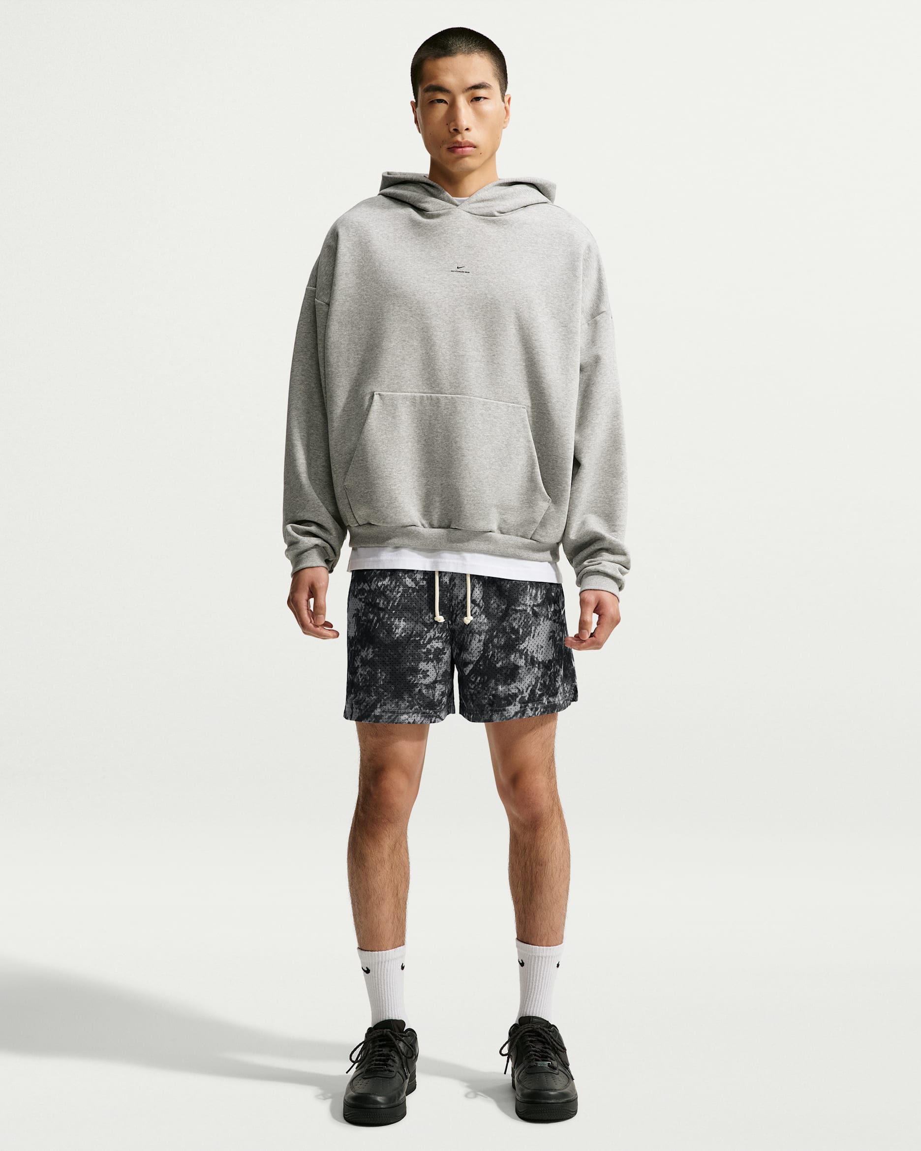Nike Standard Issue Men's 5